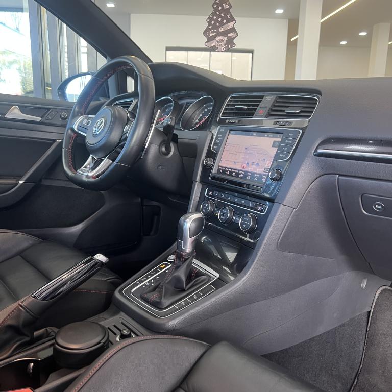 VOLKSWAGEN Golf - Foto