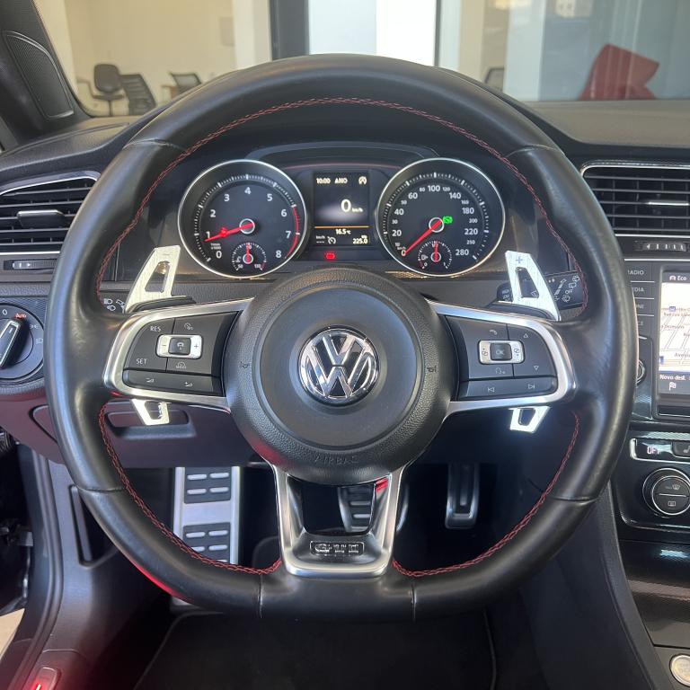 VOLKSWAGEN Golf - Miniatura