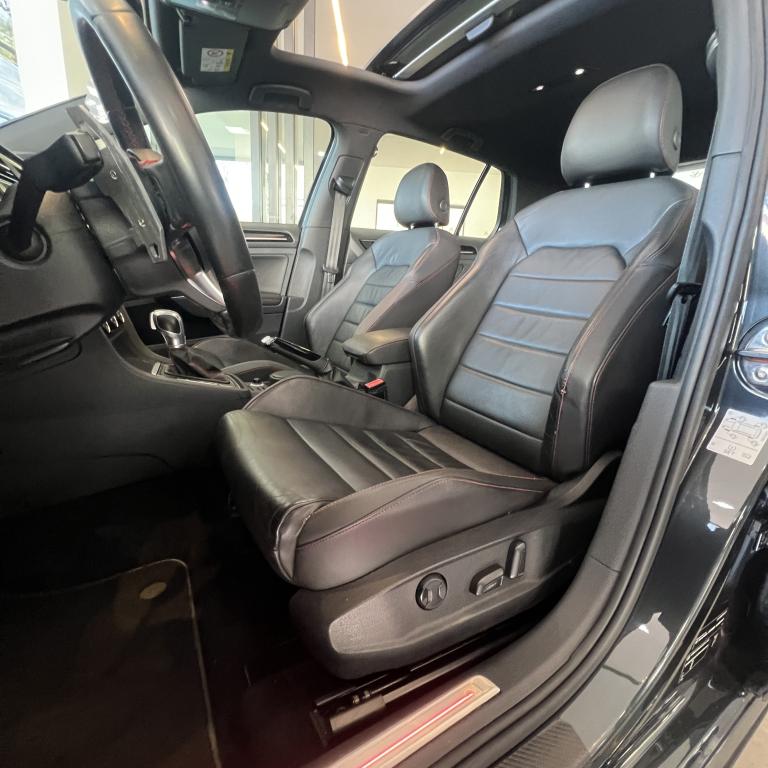 VOLKSWAGEN Golf - Foto