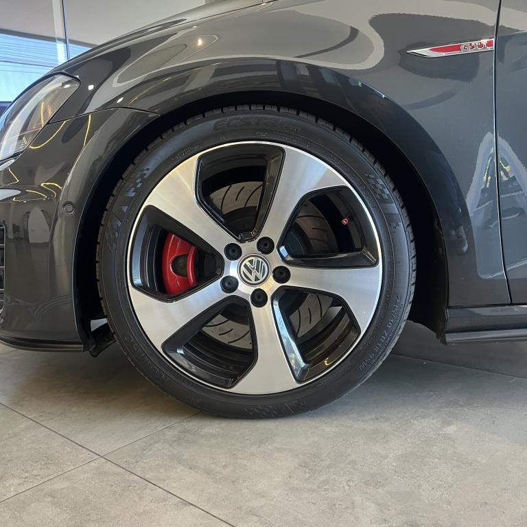 VOLKSWAGEN Golf - Foto