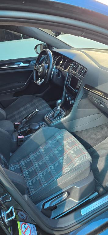 VOLKSWAGEN Golf - Foto