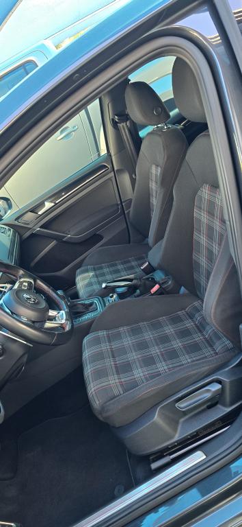 VOLKSWAGEN Golf - Foto