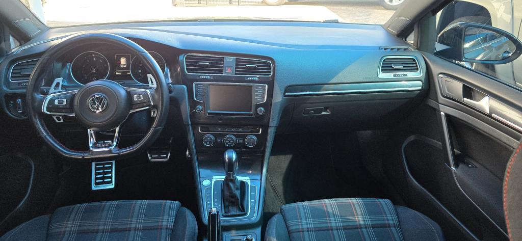 VOLKSWAGEN Golf - Foto