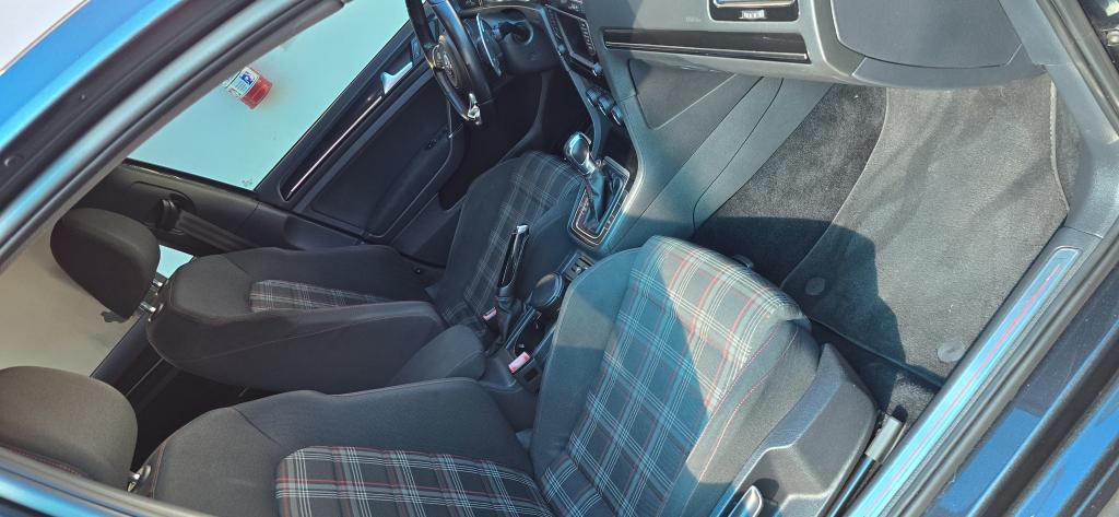 VOLKSWAGEN Golf - Foto