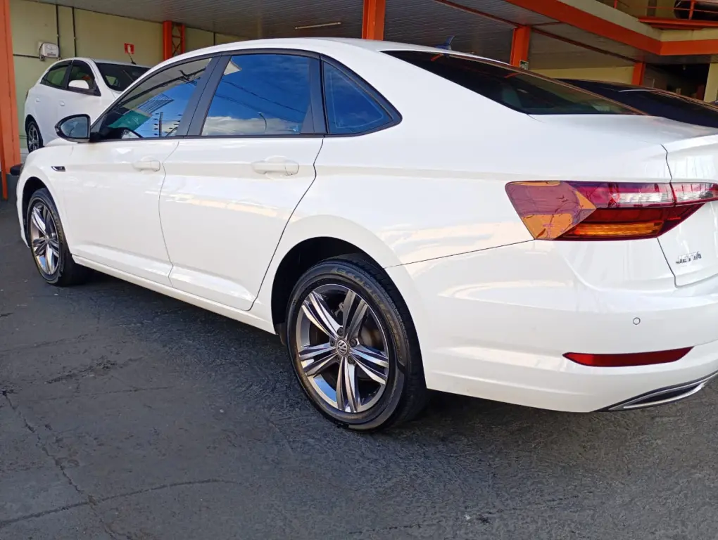 VOLKSWAGEN Jetta - Foto