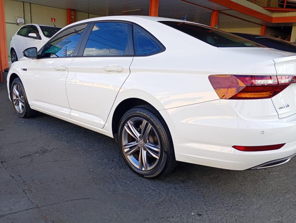 VOLKSWAGEN Jetta - Foto