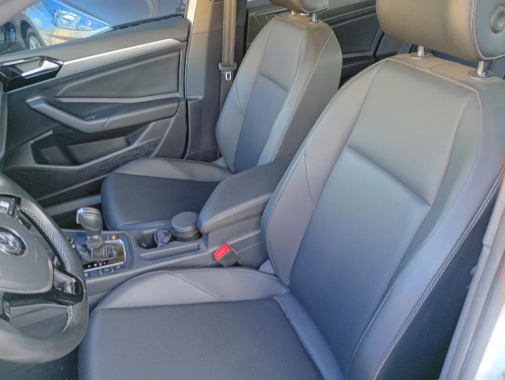 VOLKSWAGEN Jetta - Foto