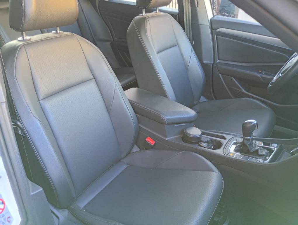 VOLKSWAGEN Jetta - Foto