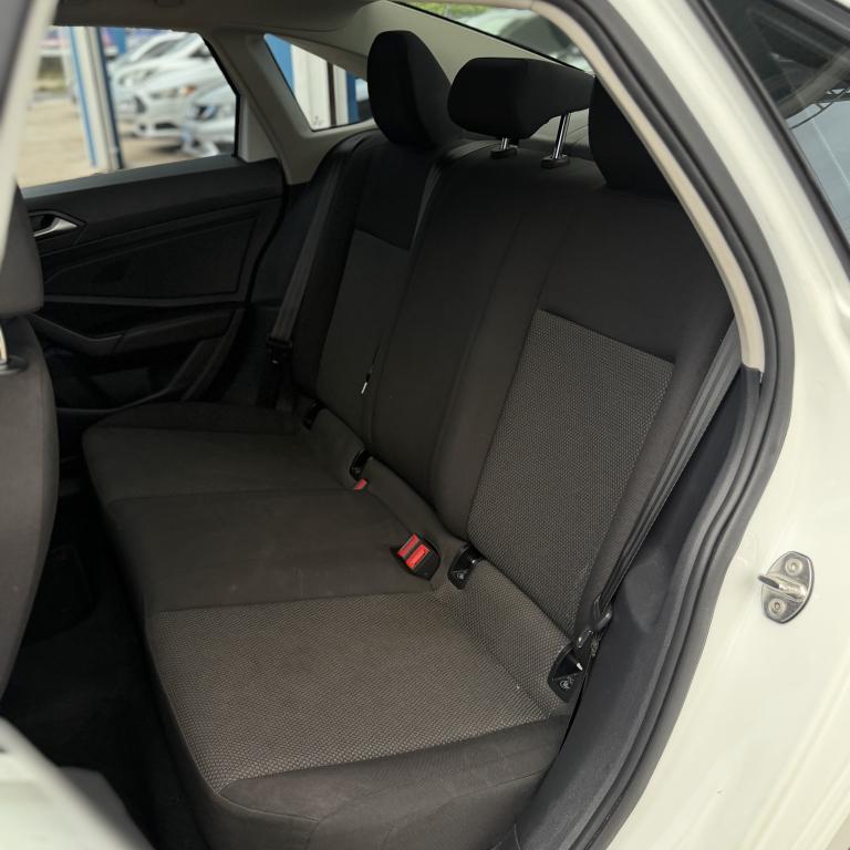 VOLKSWAGEN Jetta - Foto