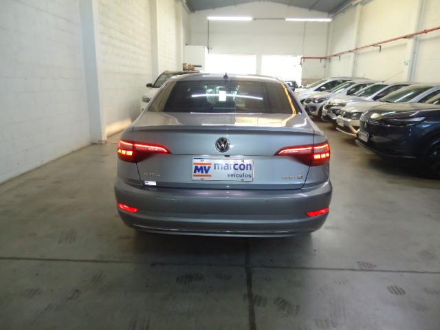 VOLKSWAGEN Jetta - Foto