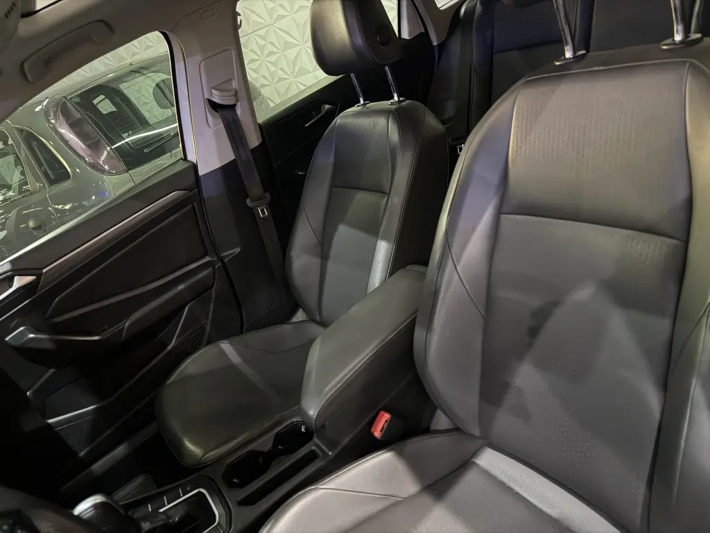 VOLKSWAGEN Jetta - Foto