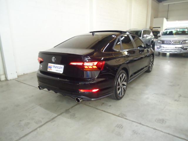 VOLKSWAGEN Jetta - Foto