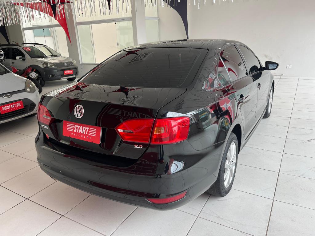 VOLKSWAGEN Jetta - Foto