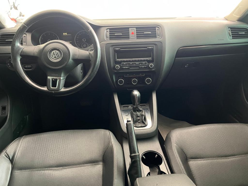 VOLKSWAGEN Jetta - Foto