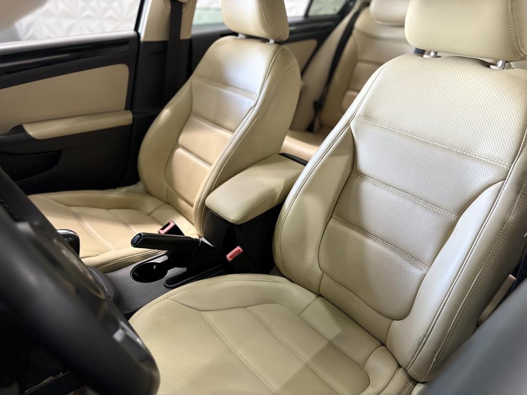 VOLKSWAGEN Jetta - Foto