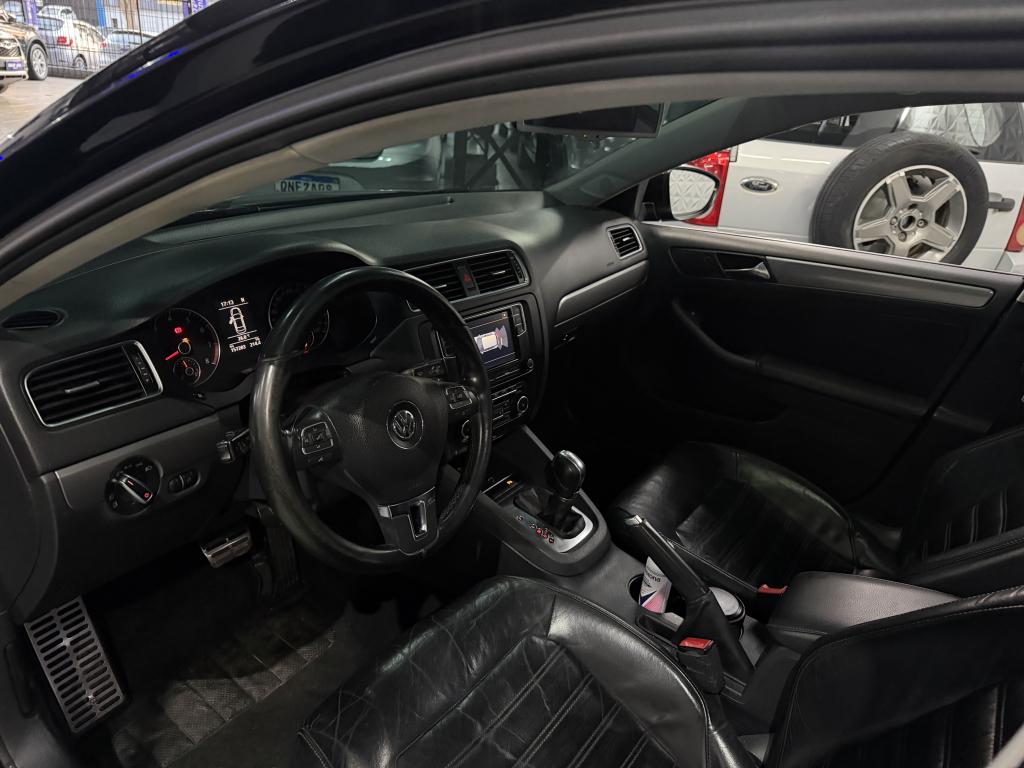 VOLKSWAGEN Jetta - Foto