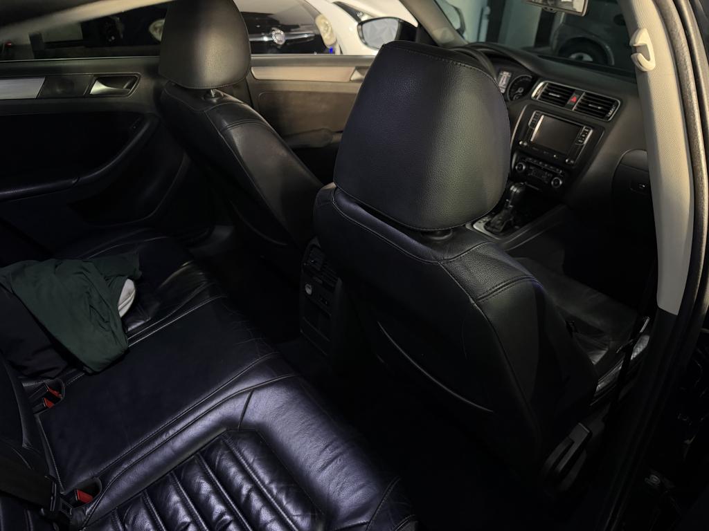 VOLKSWAGEN Jetta - Foto