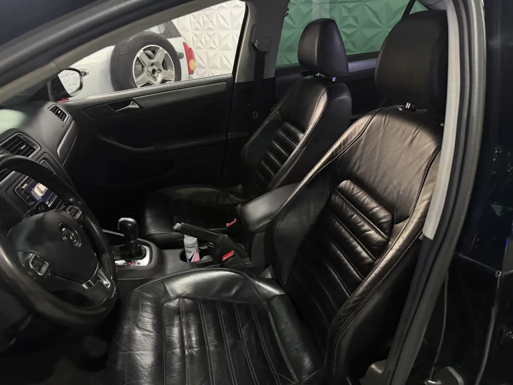 VOLKSWAGEN Jetta - Foto