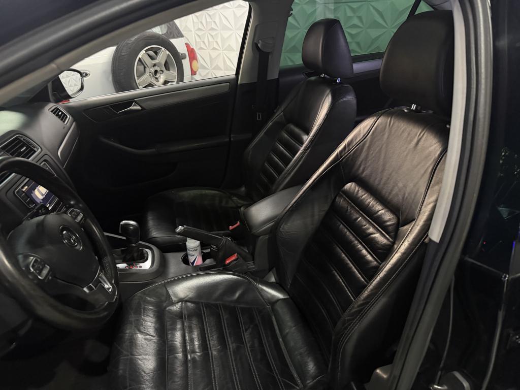 VOLKSWAGEN Jetta - Foto