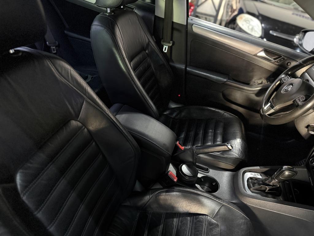 VOLKSWAGEN Jetta - Foto
