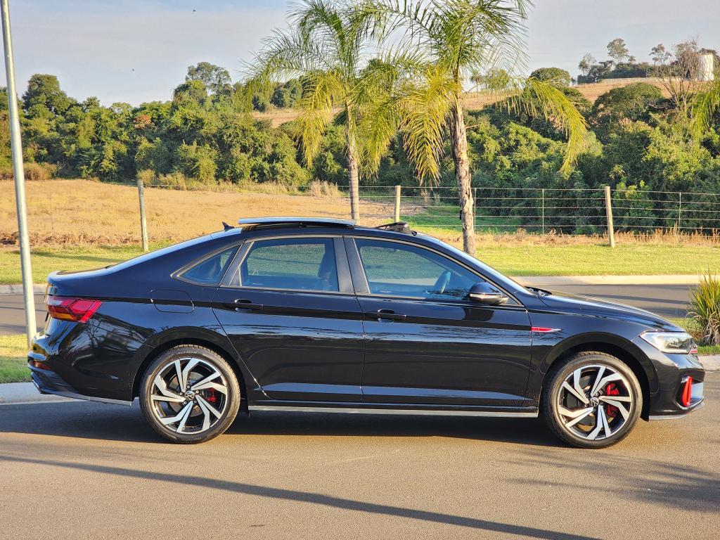 VOLKSWAGEN Jetta - Foto
