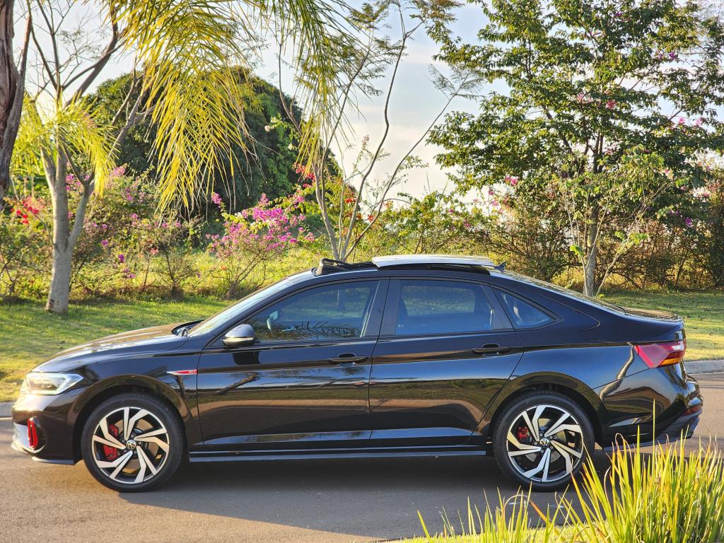 VOLKSWAGEN Jetta - Foto