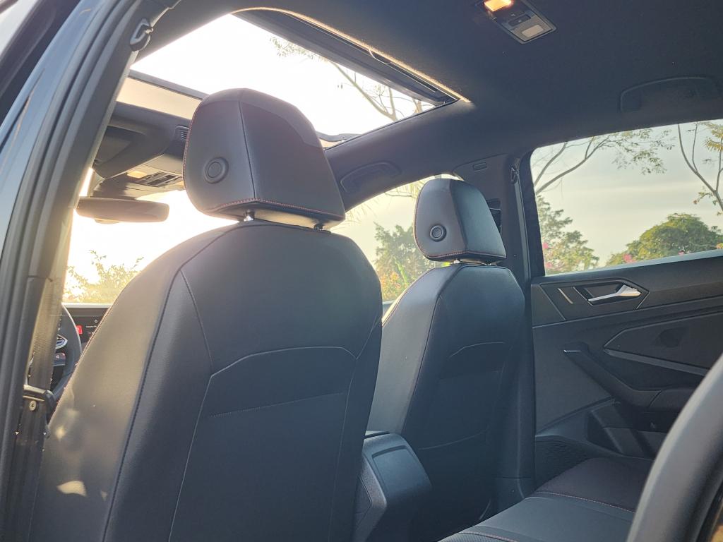 VOLKSWAGEN Jetta - Foto