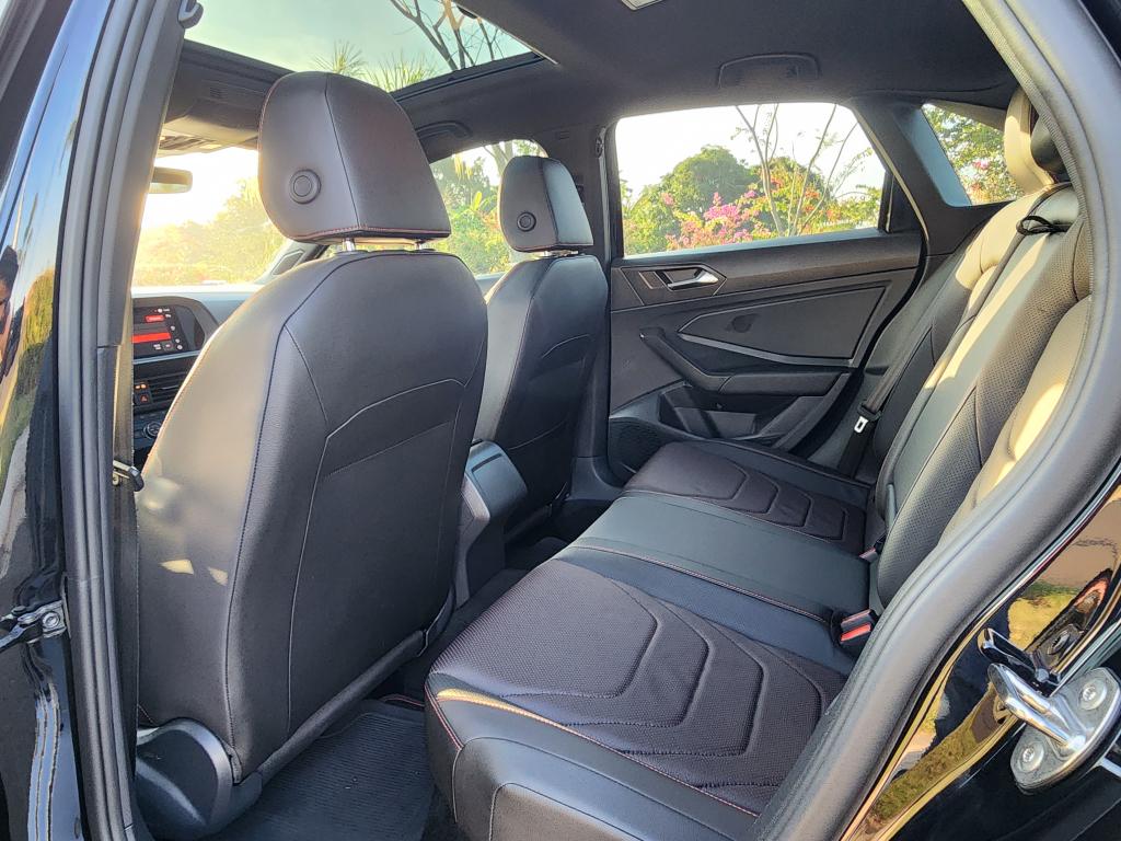 VOLKSWAGEN Jetta - Foto