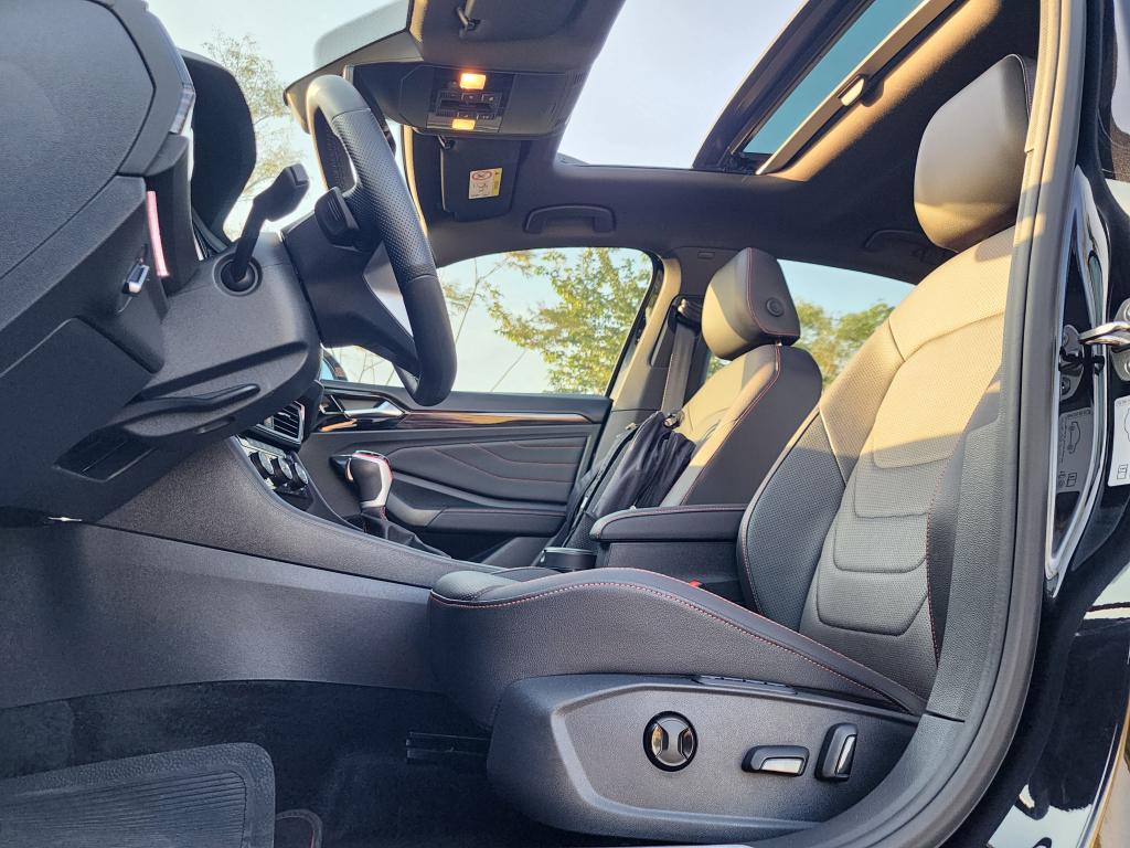 VOLKSWAGEN Jetta - Foto