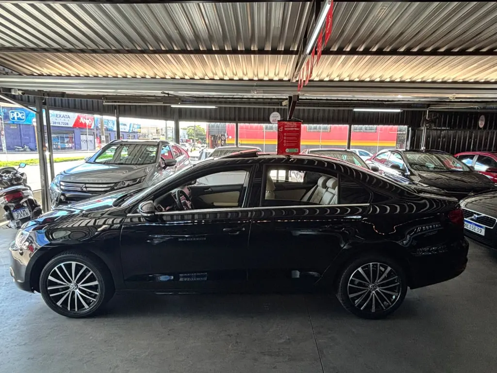 VOLKSWAGEN Jetta - Foto