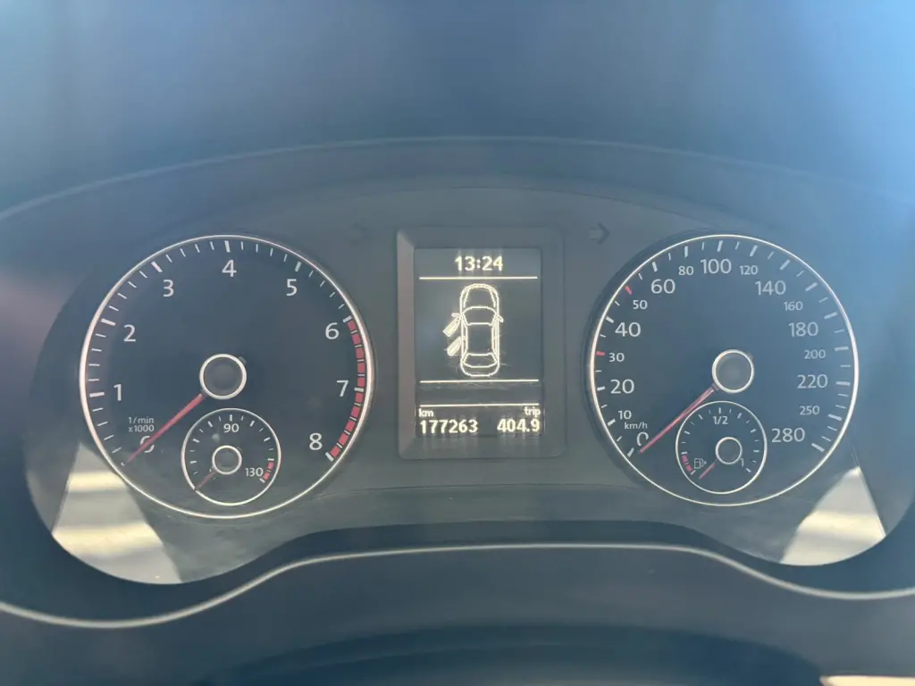 VOLKSWAGEN Jetta - Foto