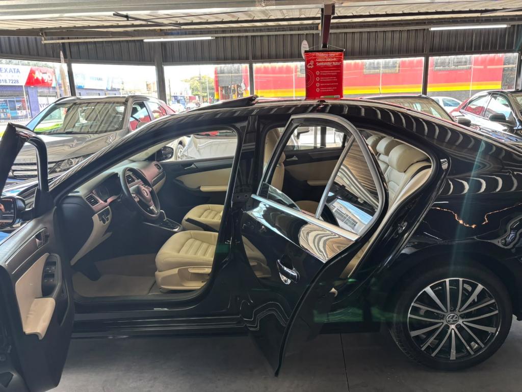 VOLKSWAGEN Jetta - Foto