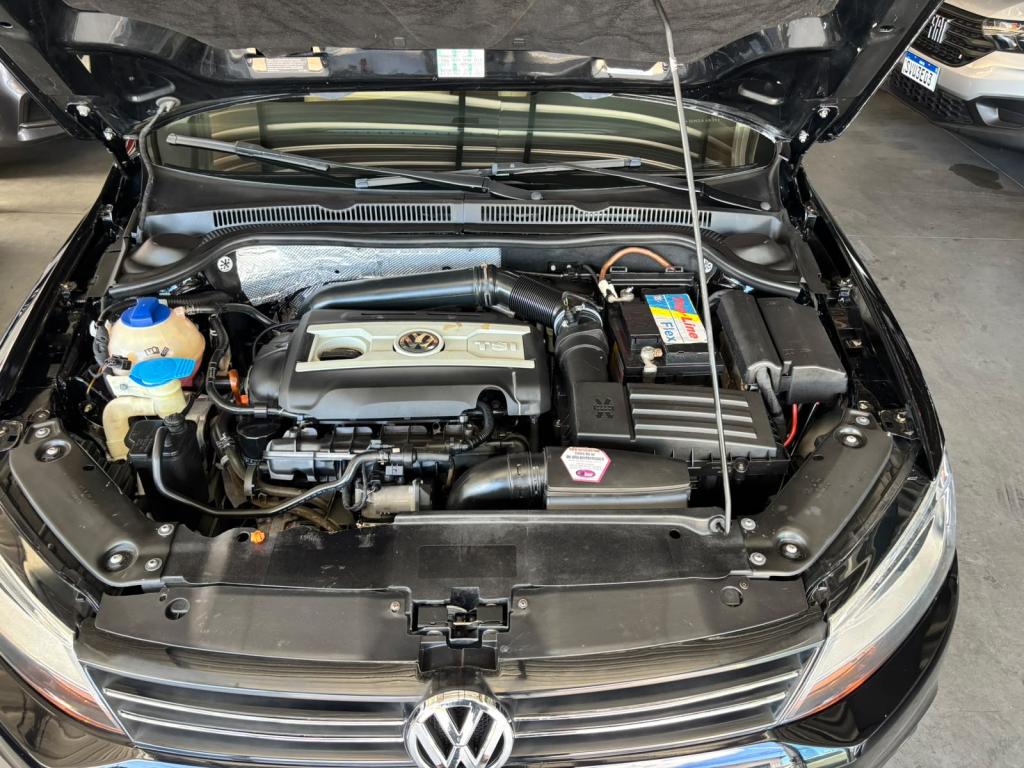 VOLKSWAGEN Jetta - Foto