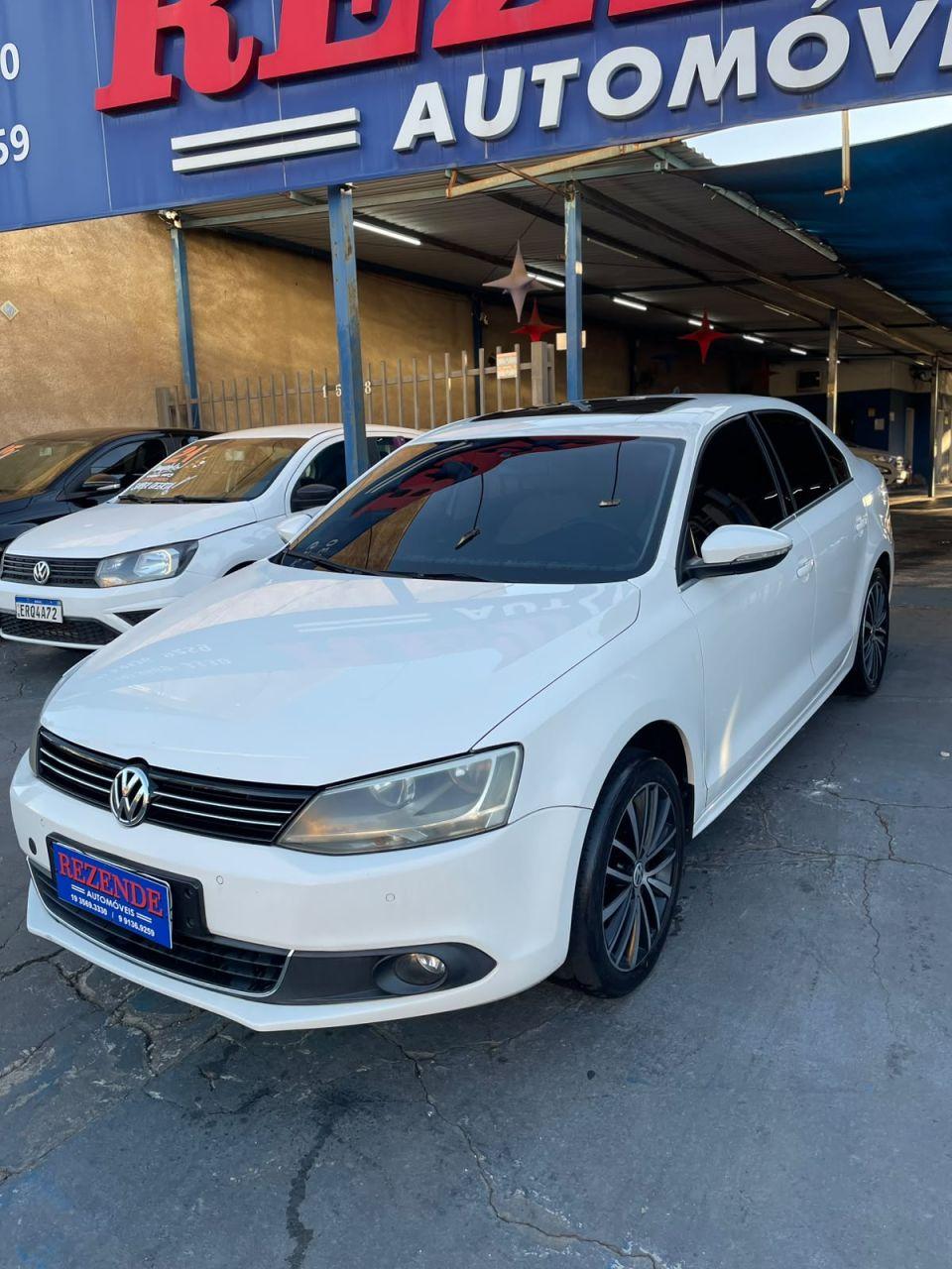 VOLKSWAGEN Jetta - Foto