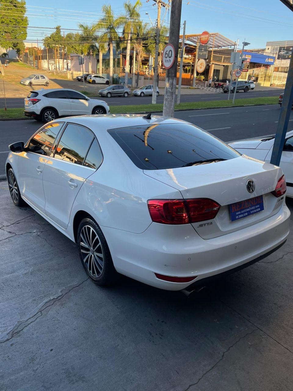 VOLKSWAGEN Jetta - Foto