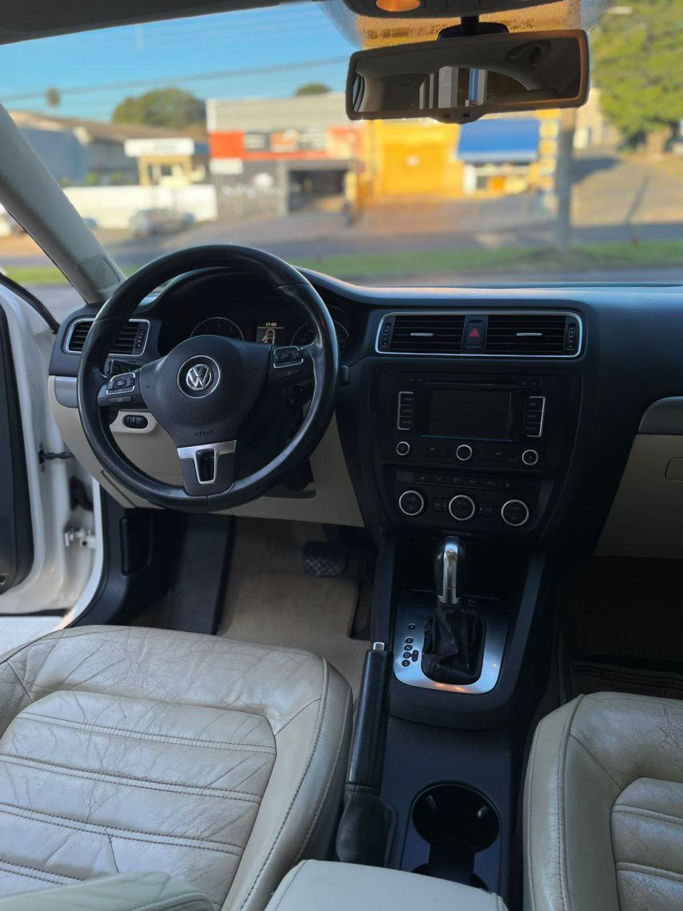 VOLKSWAGEN Jetta - Foto