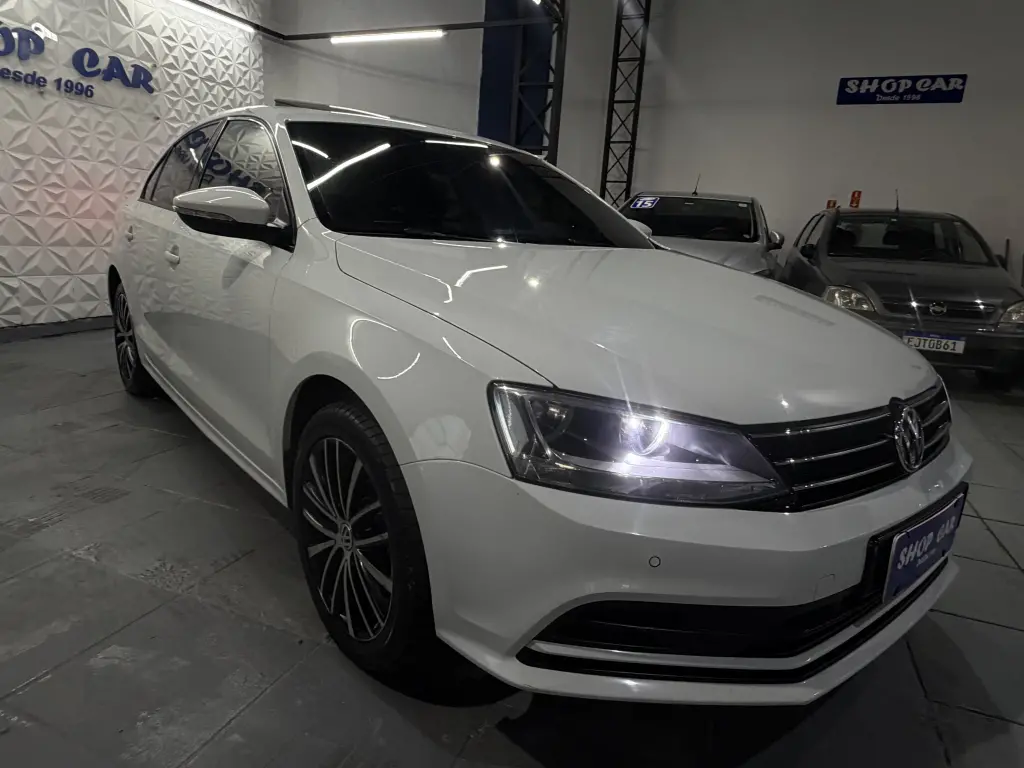 VOLKSWAGEN Jetta - Foto