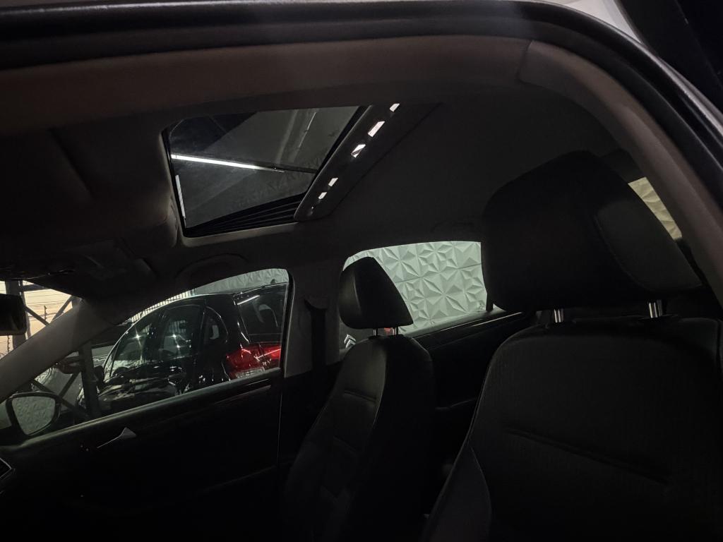 VOLKSWAGEN Jetta - Foto