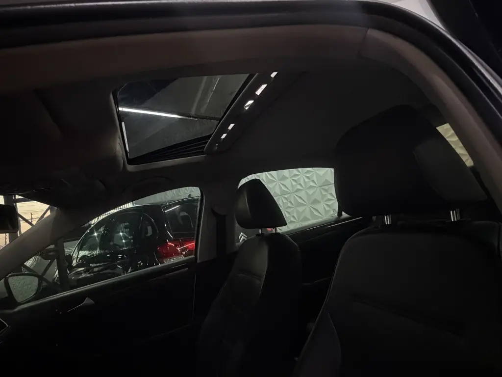 VOLKSWAGEN Jetta - Foto