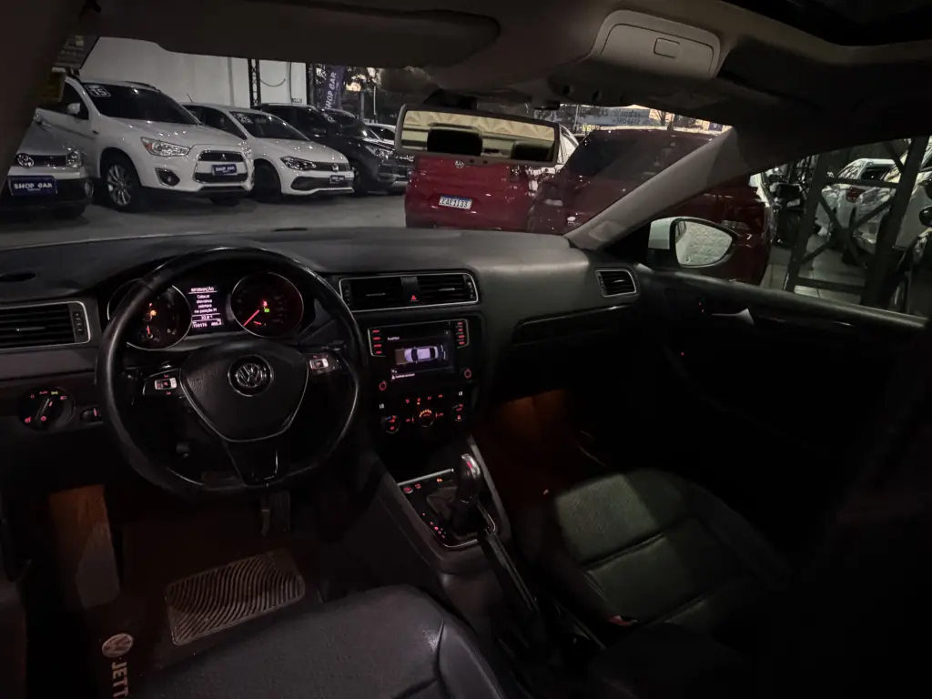 VOLKSWAGEN Jetta - Foto