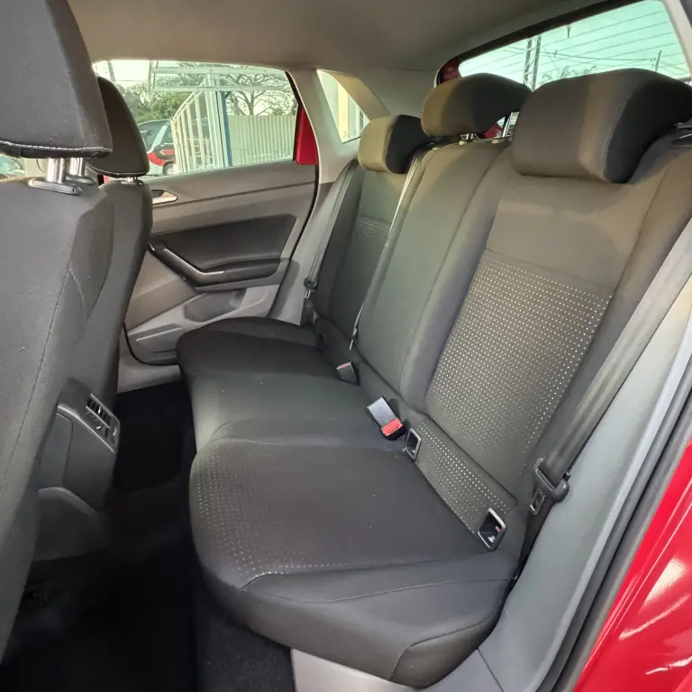 VOLKSWAGEN Polo Hatch - Foto