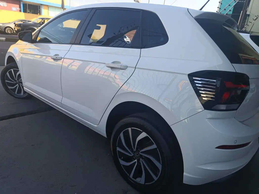 VOLKSWAGEN Polo Hatch - Foto