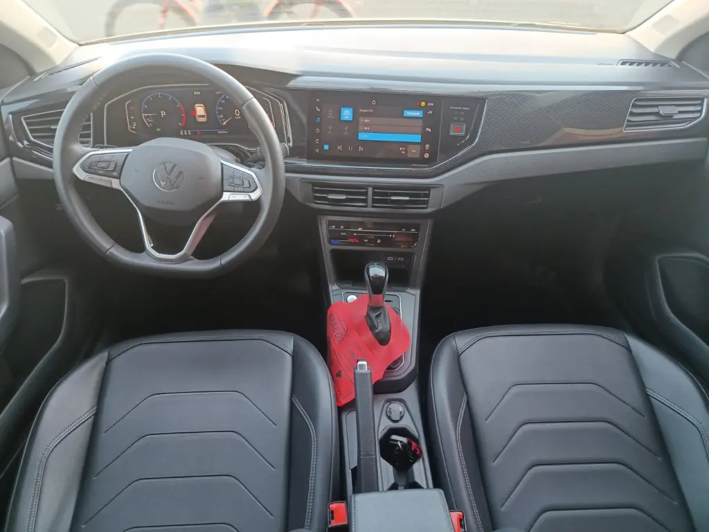 VOLKSWAGEN Polo Hatch - Foto