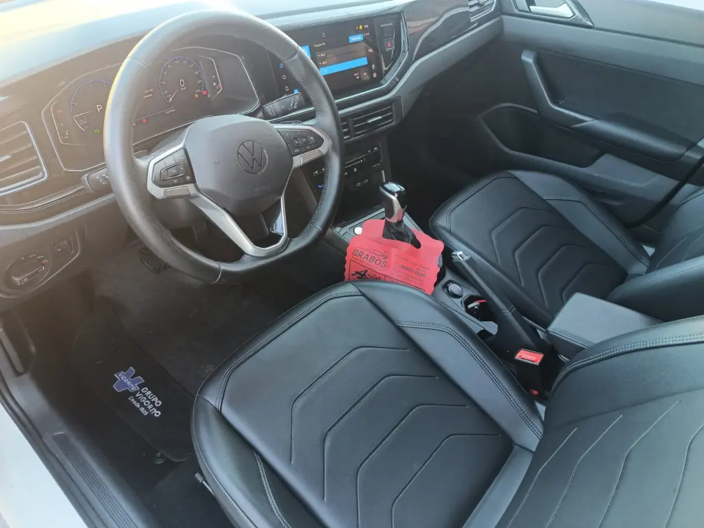 VOLKSWAGEN Polo Hatch - Foto