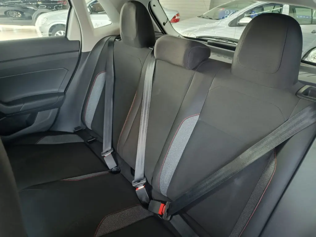 VOLKSWAGEN Polo Hatch - Foto