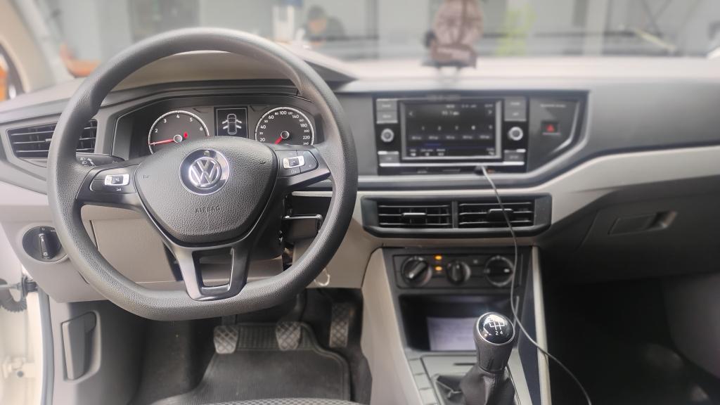 VOLKSWAGEN Polo Hatch - Foto