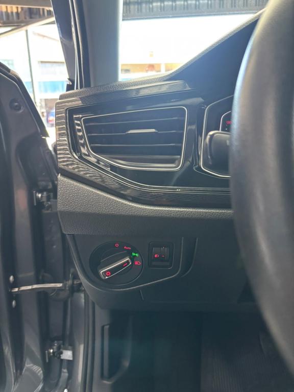 VOLKSWAGEN Polo Hatch - Foto