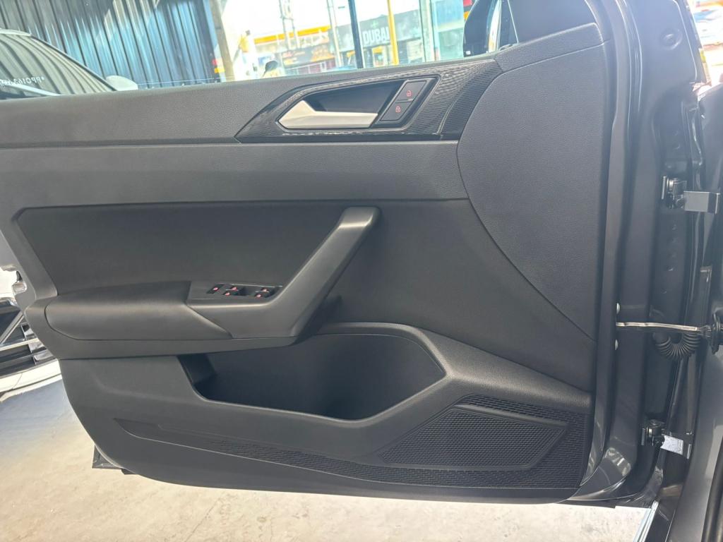 VOLKSWAGEN Polo Hatch - Foto