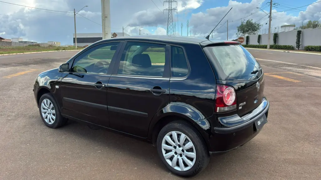 VOLKSWAGEN Polo Hatch - Foto