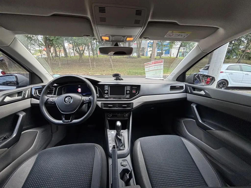 VOLKSWAGEN Polo Hatch - Foto